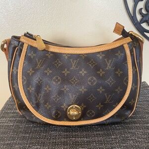 Authentic Louis Vuitton Tulum PM shoulder bag.SD0036